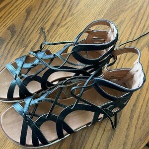 New Kenneth Cole w/o tags leather sandals